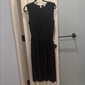 Anne Klein Gorgeous Black Pleated Dress
